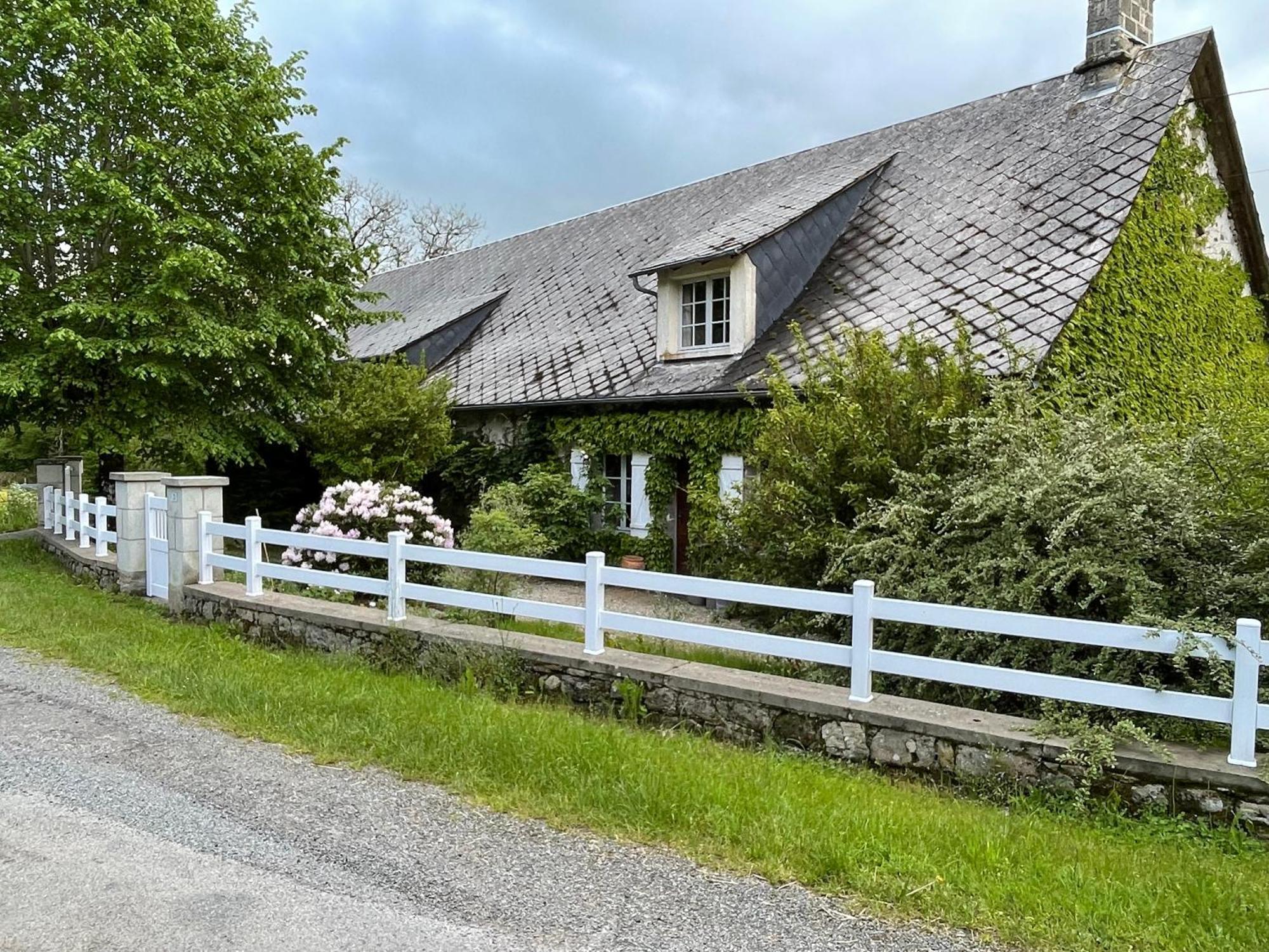 Une Pause En Correze Sarroux Ngoại thất bức ảnh